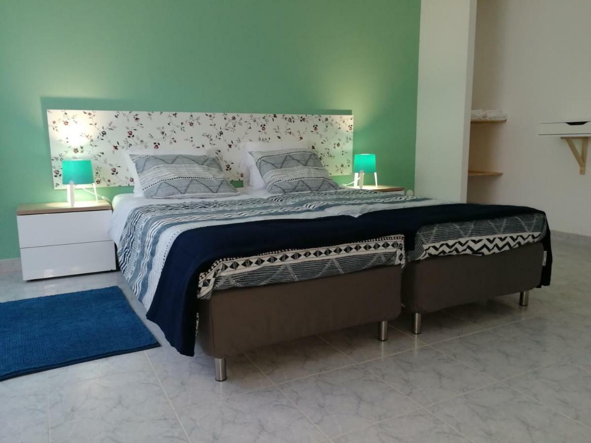 Ocean'S 7 - Lagos Guest House Экстерьер фото